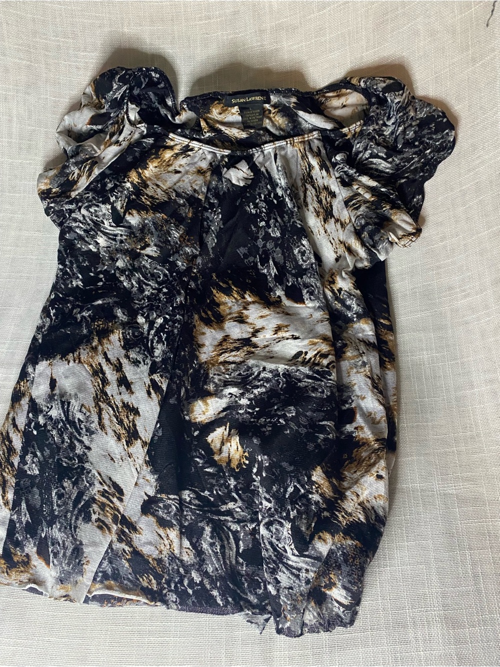 Susan Lawrence Marble-Print Puff Sleeve Blouse in Black and Gold